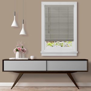 PowerSellerUSA Achim GII – Persiana de imitación madera sin cordones para oscurecer la habitación. PowerSellerUSA Achim GII – Persiana de imitación madera sin cordones para oscurecer la habitación.