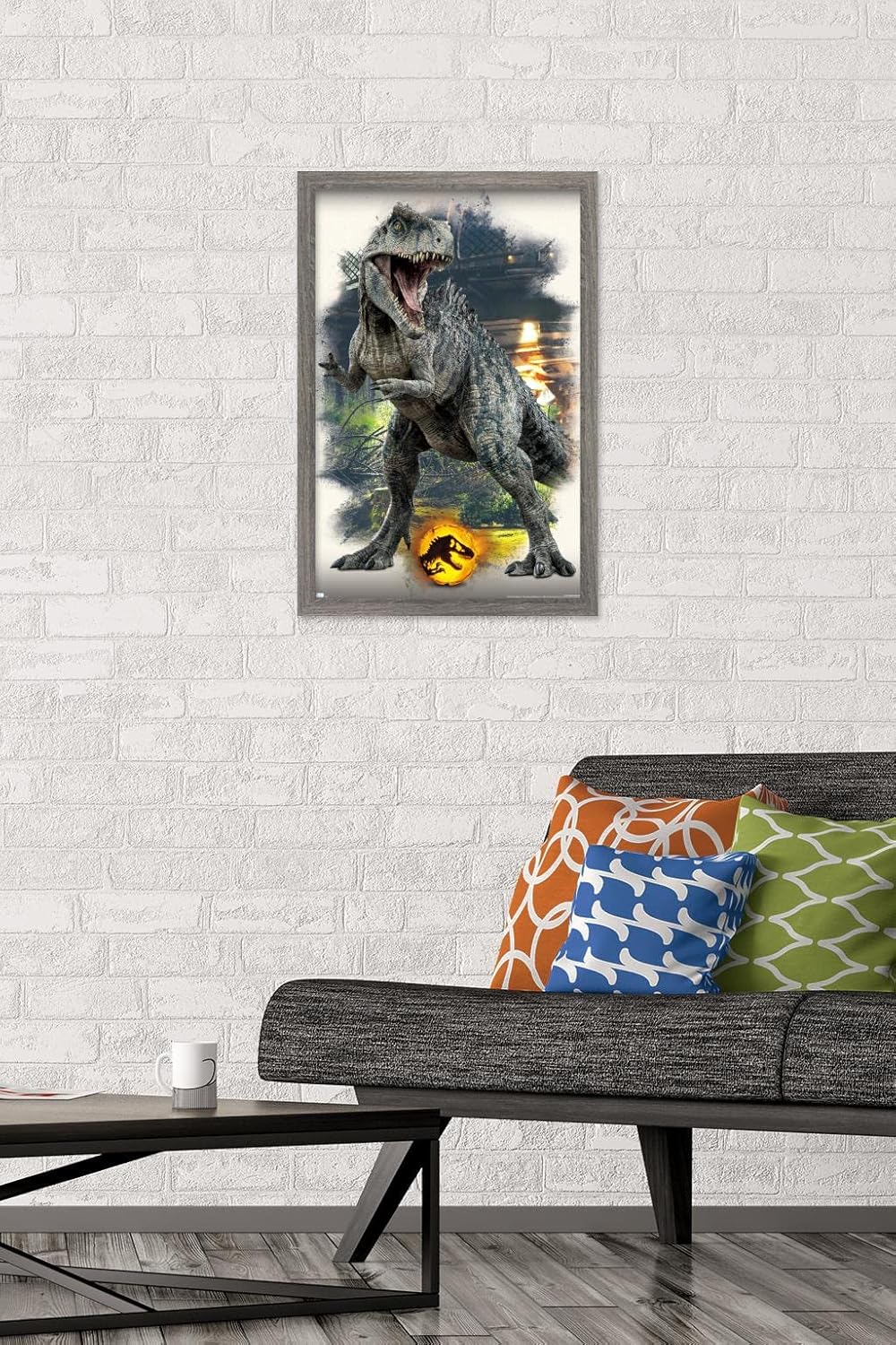 Trends International Jurassic World Dominion – Póster de pared focal Giganotosaurus, 14.725 x 22.375 pulgadas, versión enmarcada de madera de granero