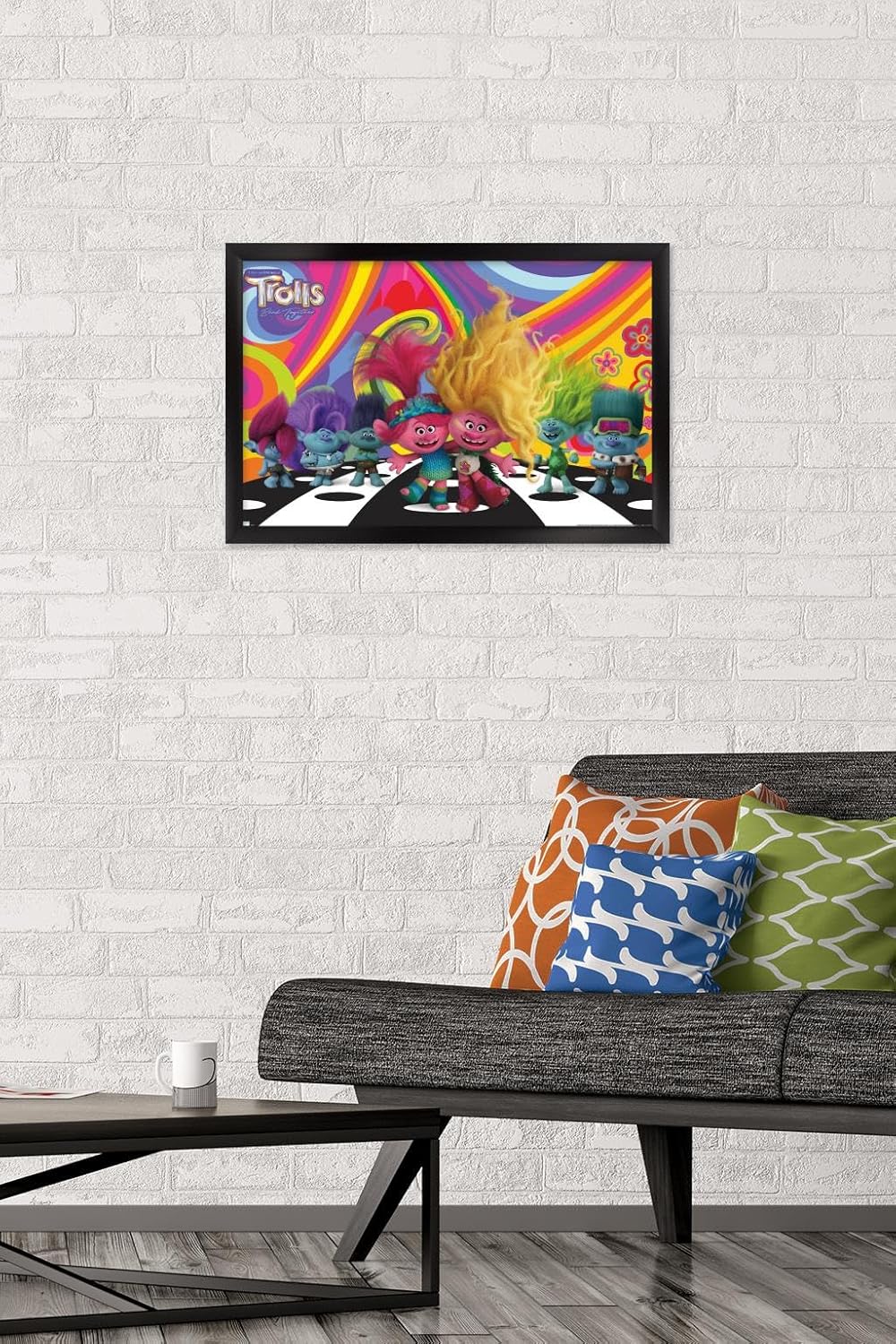 Trends International Trolls Band Together – Póster de pared del universo, 14.72 x 22.37 pulgadas, versión enmarcada en negro