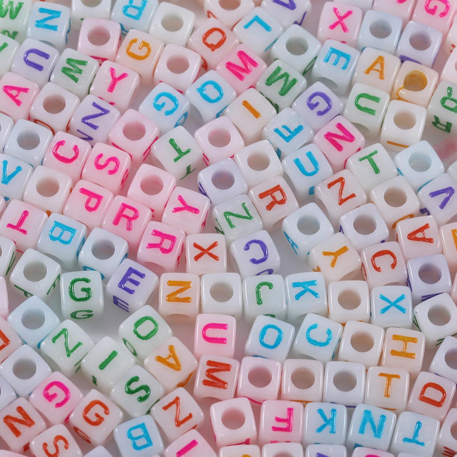 1000 cuentas cuadradas del alfabeto acrílico que brillan en la oscuridad, cubo de la A a la Z, cuentas de letras coloridas para manualidades,