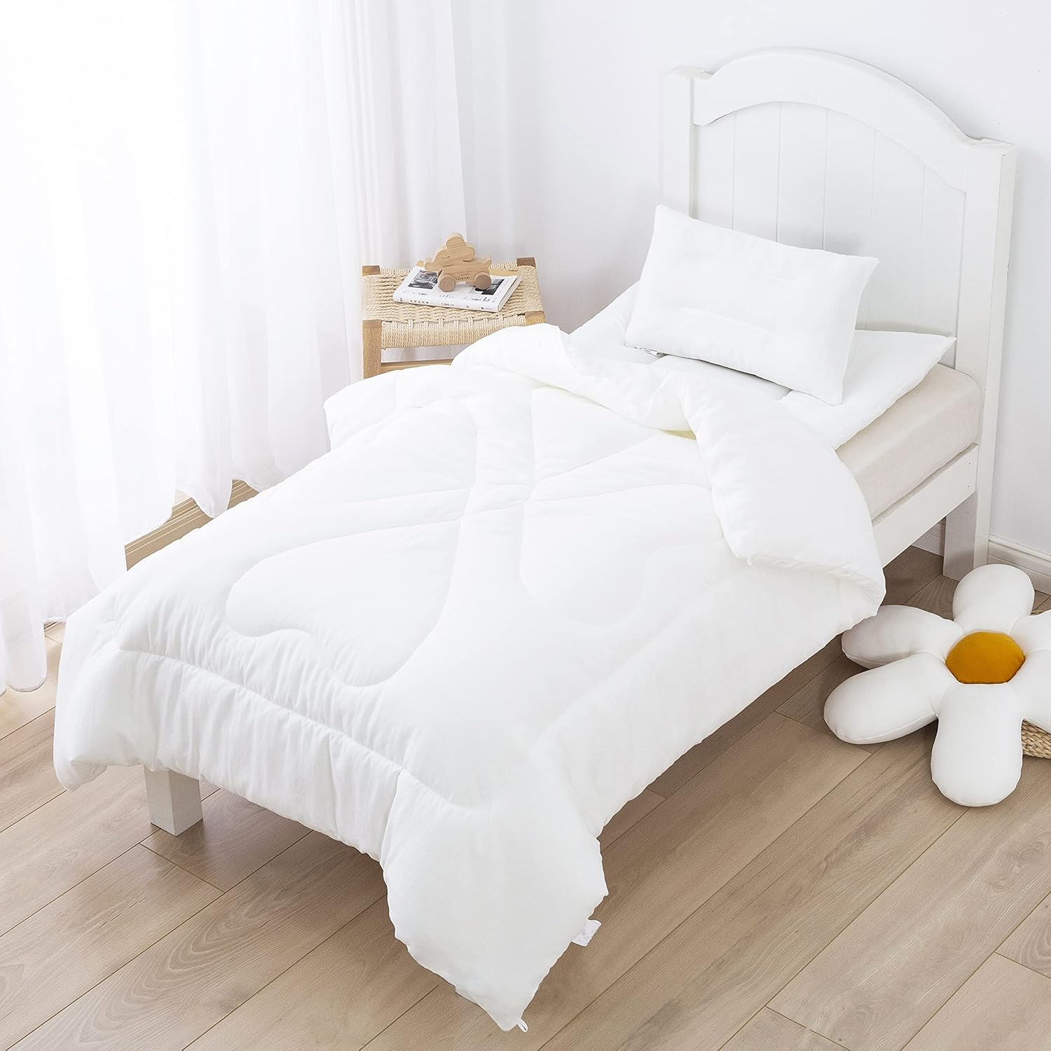 Edredón blanco para cuna para niños y niñas, edredón alternativo de plumón esponjoso para primavera y otoño, lavable a máquina (47 x 59 pulgadas,