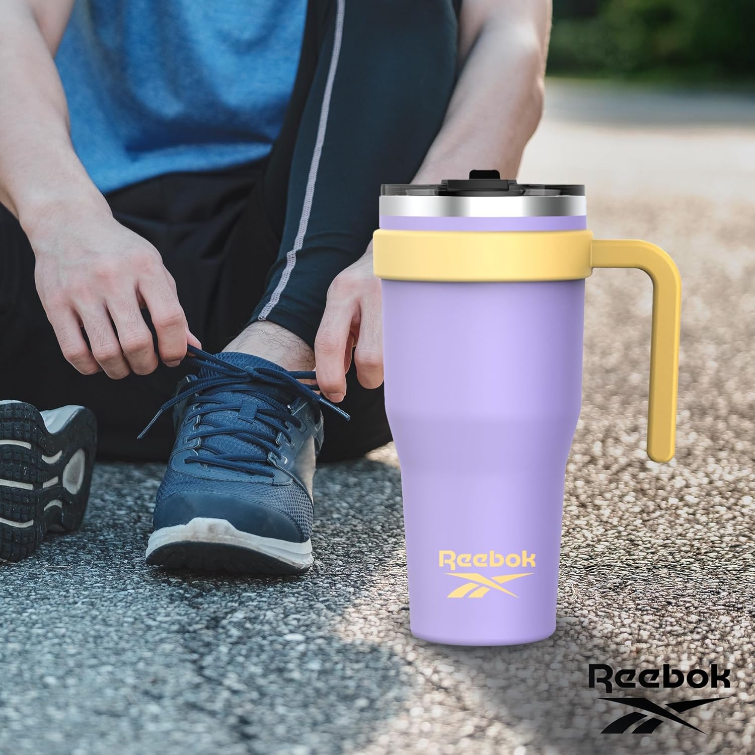 Reebok Vaso de acero inoxidable con asa, vaso de 40 onzas, dos tonos, doble pared aislado al vacío, vaso a prueba de fugas para hombres y mujeres