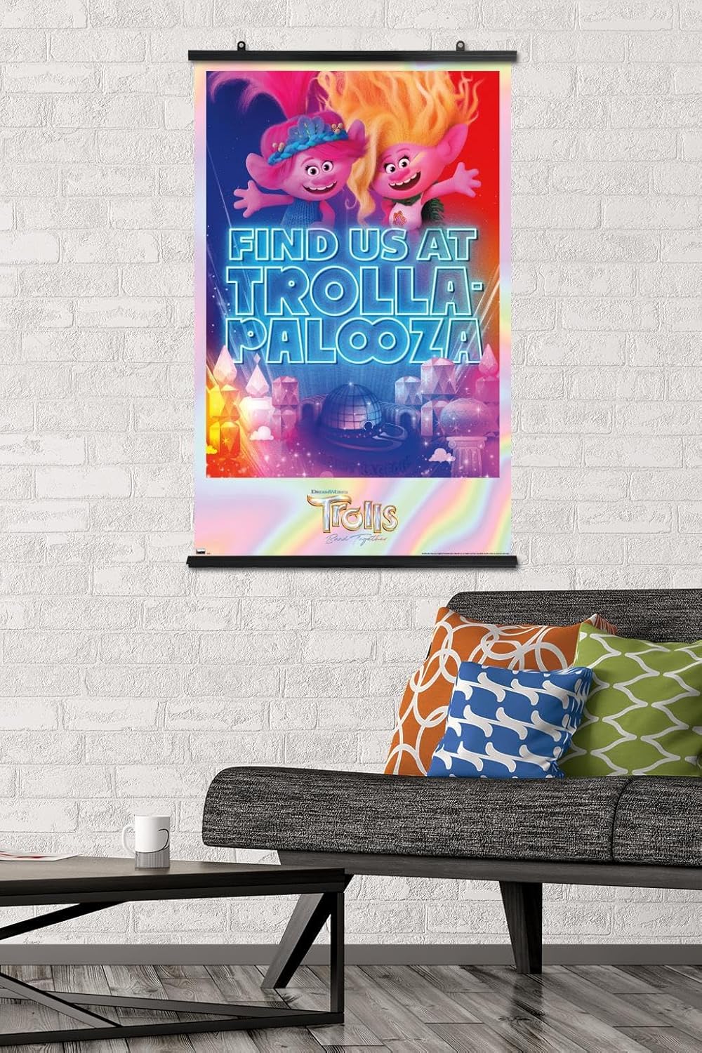 Trends International Trolls Band Together – Póster de pared de Viva and Poppy at Trolla-Palooza, 22.37 x 34.00 pulgadas, paquete de póster y clip