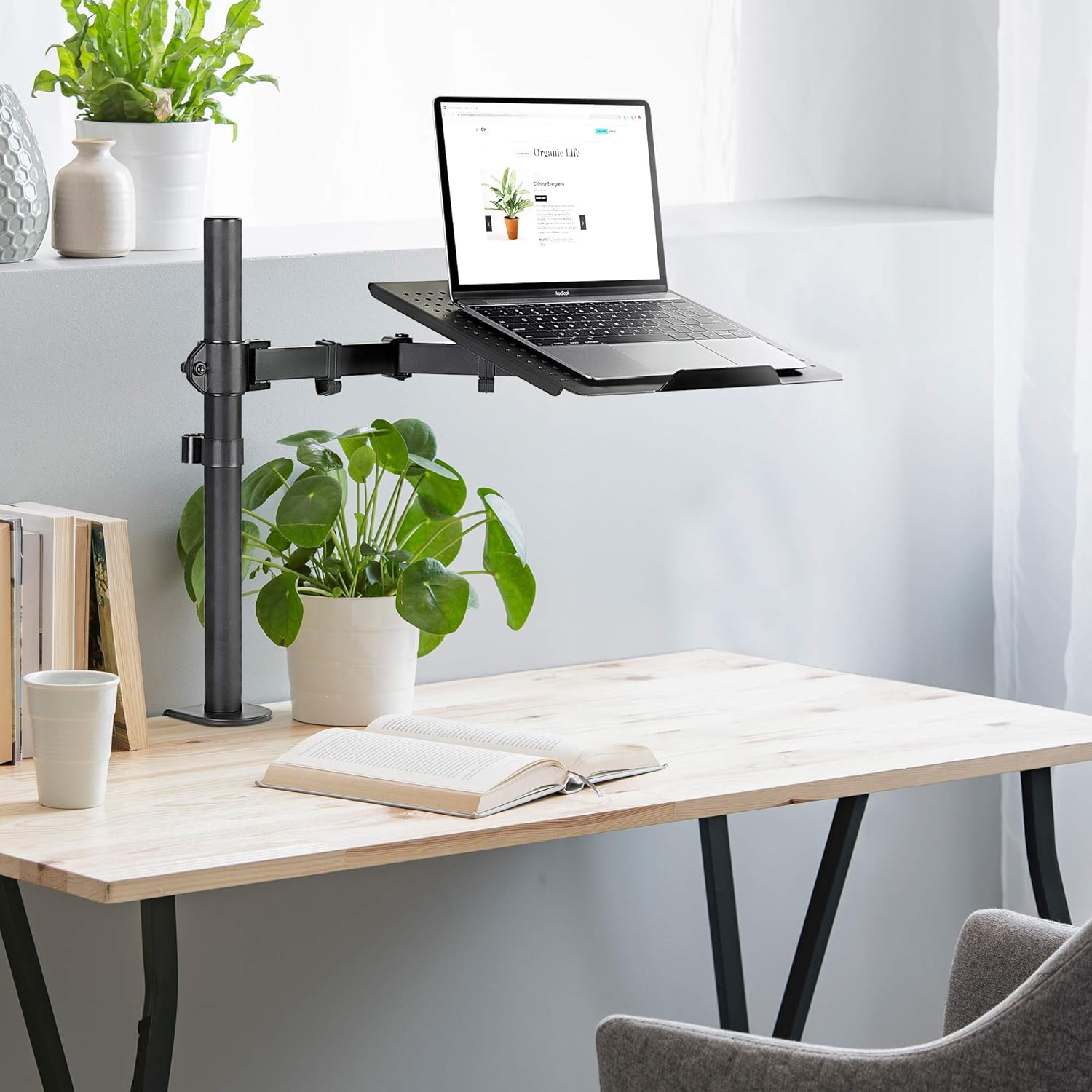 Mount-It! Soporte de escritorio para laptop, brazo de movimiento completo para laptop con bandeja ventilada, brazo de extensión ajustable de alta