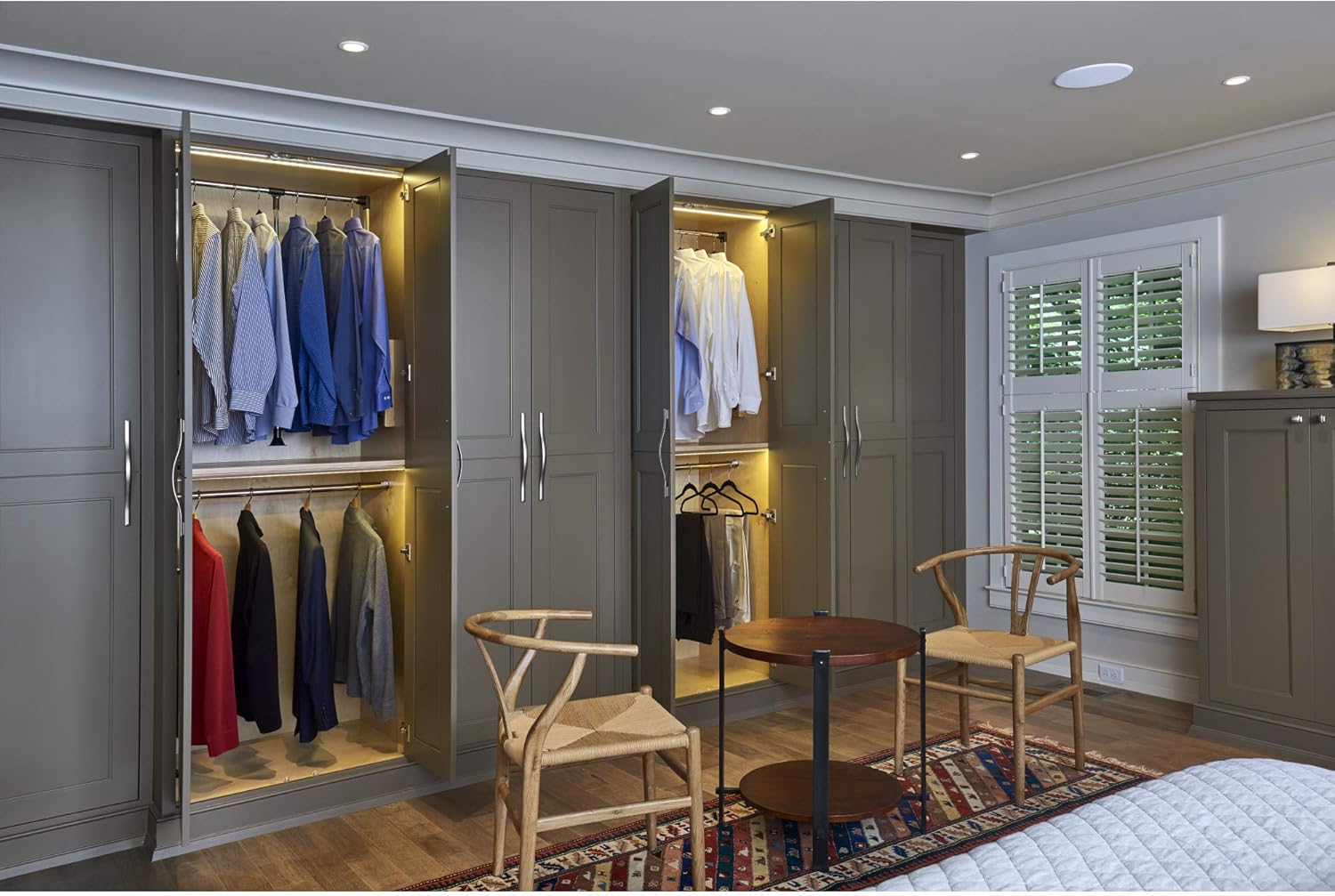 Barras de closet ajustables y abatibles, marca Rev-A-Shelf