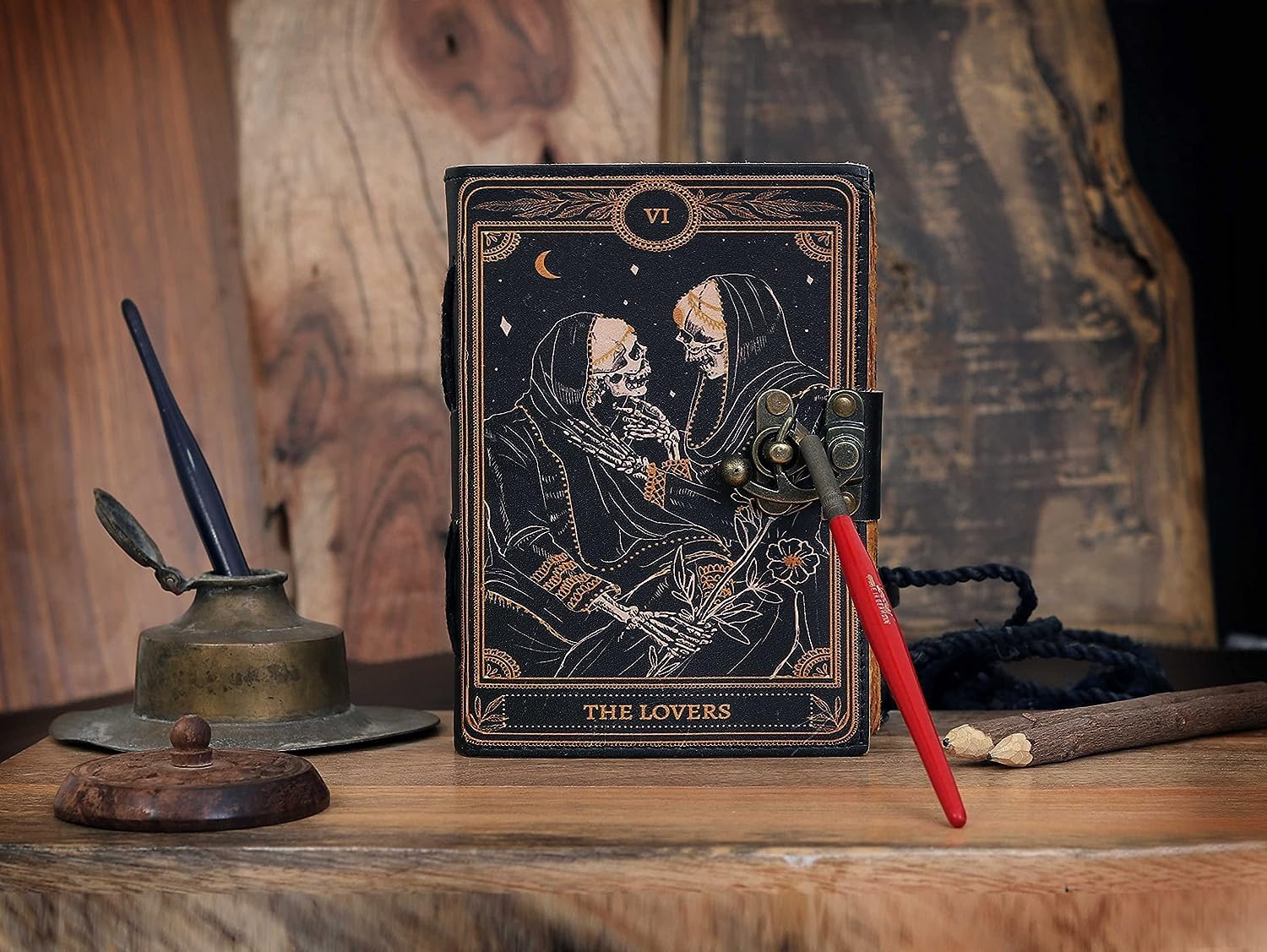 C CUERO Libro de hechizos Diario de cuero con borde deckle de papel Grimorio impreso diario The Lovers Tarot cuaderno espiral gótico para amantes de
