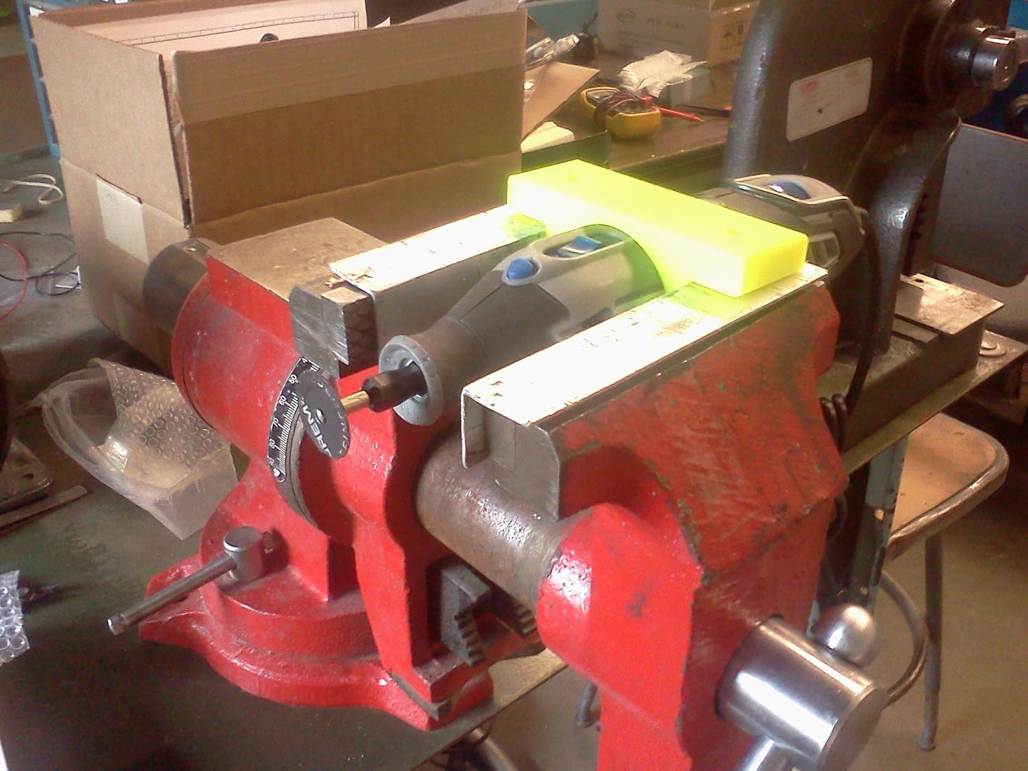 Soporte para Dremel 4000, 4200 para Tornillo y Mesa PN DH-4000VT Amarillo