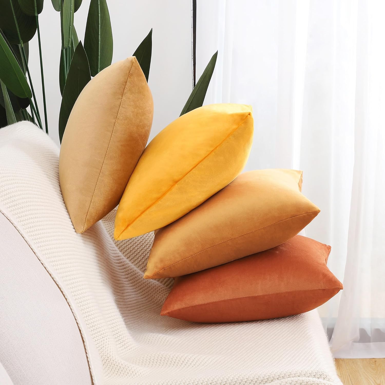 MADIZZ Juego de 4 fundas de almohada decorativas de terciopelo súper suave, estilo de lujo, para sofá y dormitorio, paquete de 4 unidades, color