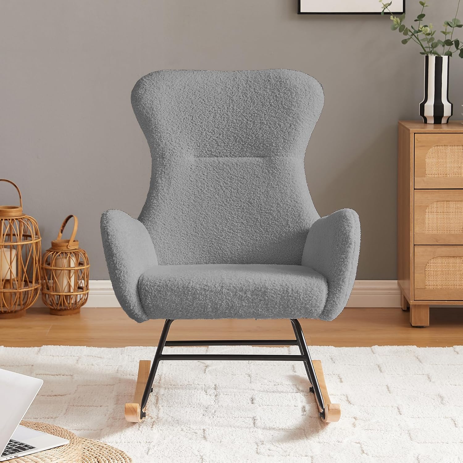 Silla mecedora moderna con acento tapizado, con respaldo alto y reposabrazos para sala de estar (tela de peluche gris)