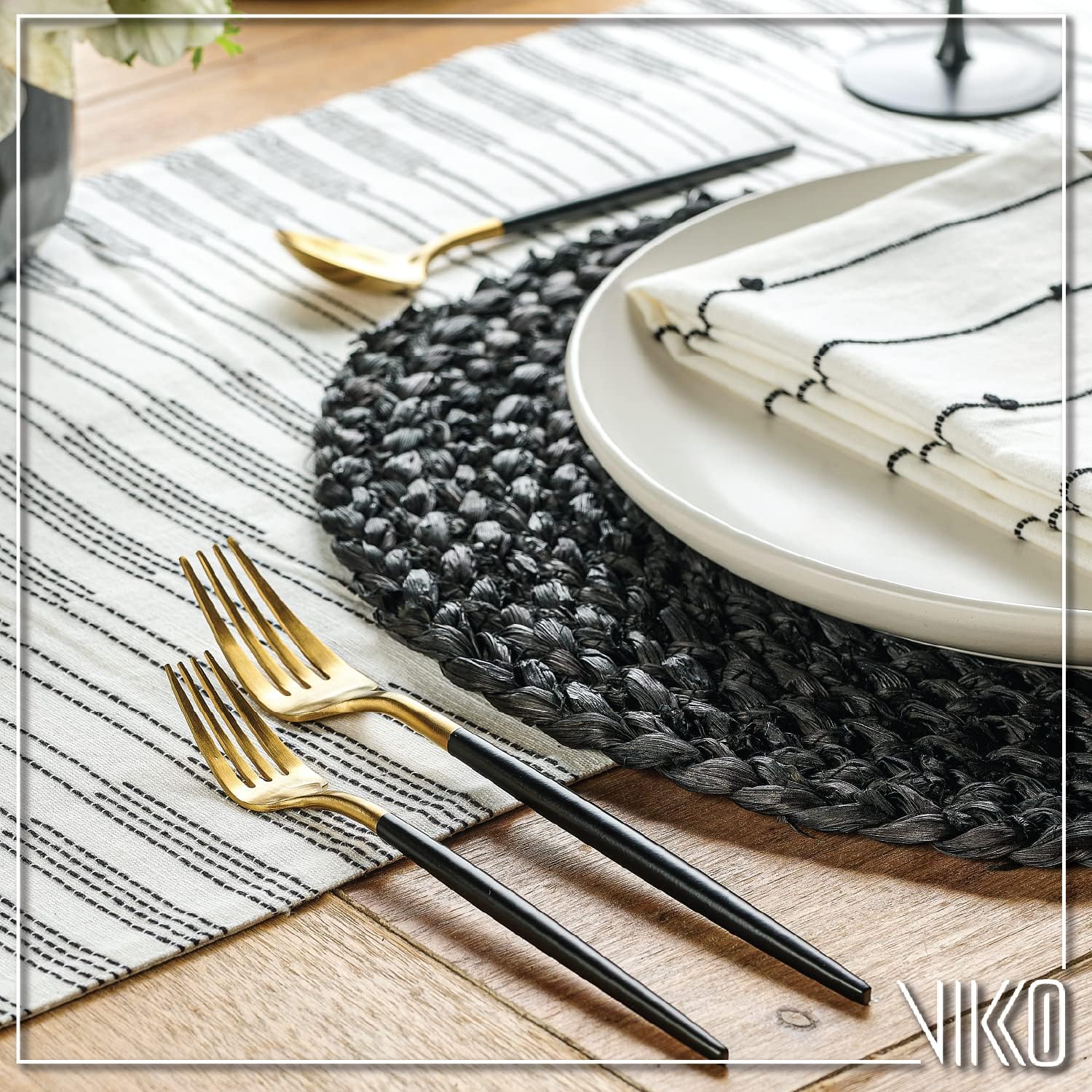 Vikko Decor Modern – Juego de cubiertos negros y dorados, acero inoxidable 1810, elegantes cubiertos de mango largo, cubiertos de dos tonos para