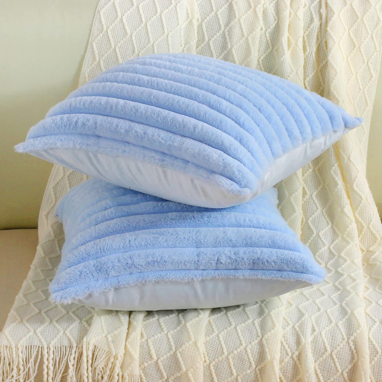 FUTEI – Juego de 2 fundas de almohada decorativas con rayas de color azul claro, 26 x 26 pulgadas, cuadradas y primaverales, piel sintética de