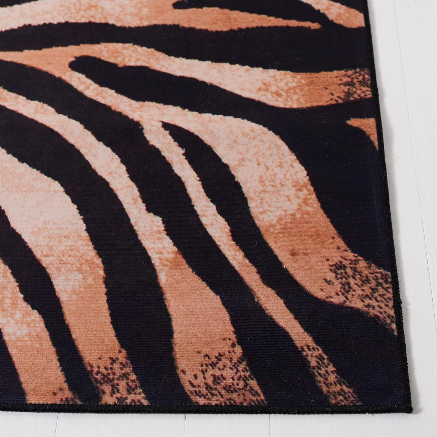 SAFAVIEH Alfombra de área de la colección Faux Hide – 6 x 9 pies, diseño de estampado de tigre, no desprende pelusa y de fácil cuidado, lavable a