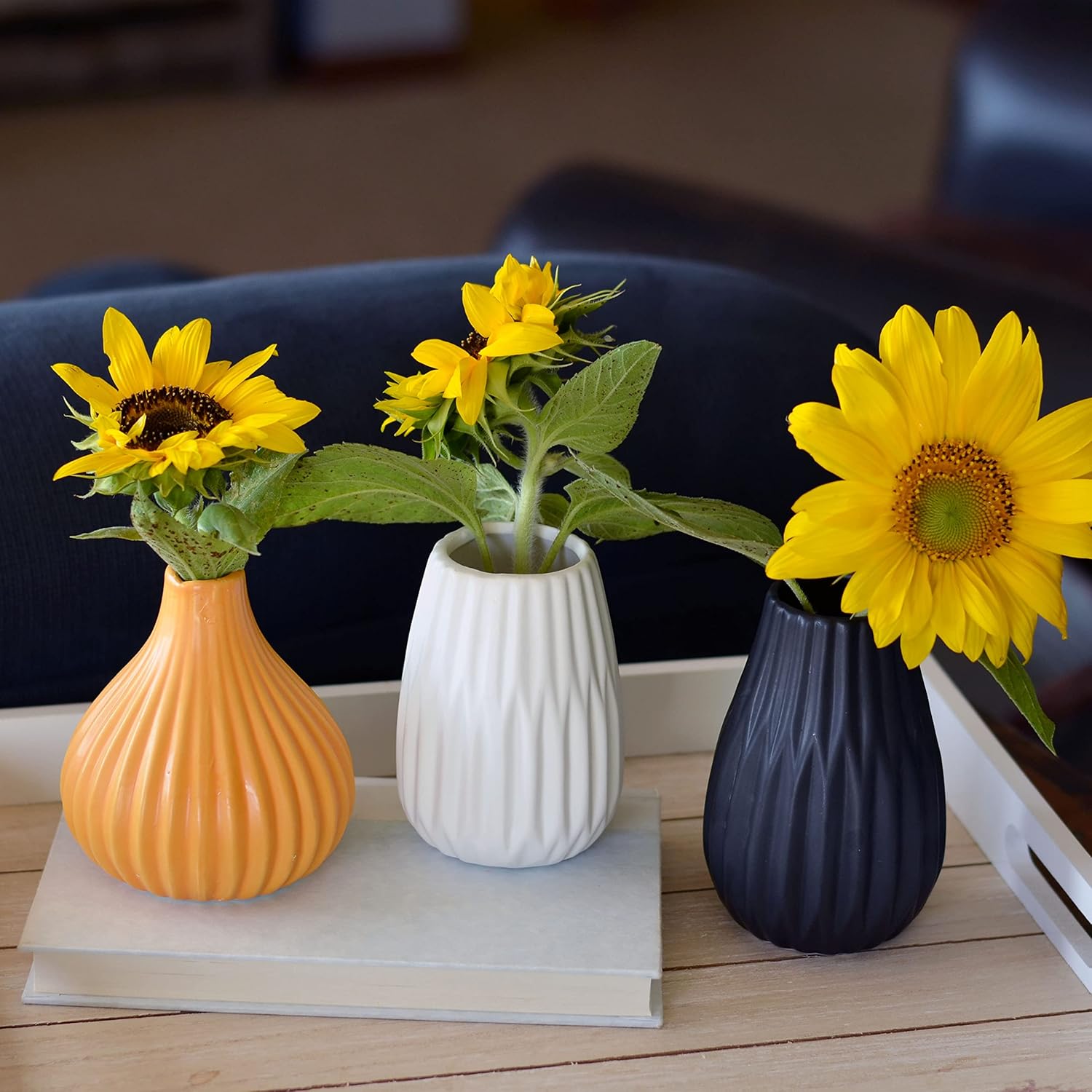 Juego de 3 jarrones icónicos Scandi para bebé, estriados, color amarillo empapado, blanco y negro, 4 de diámetro x 4.75 pulgadas de alto, diseño