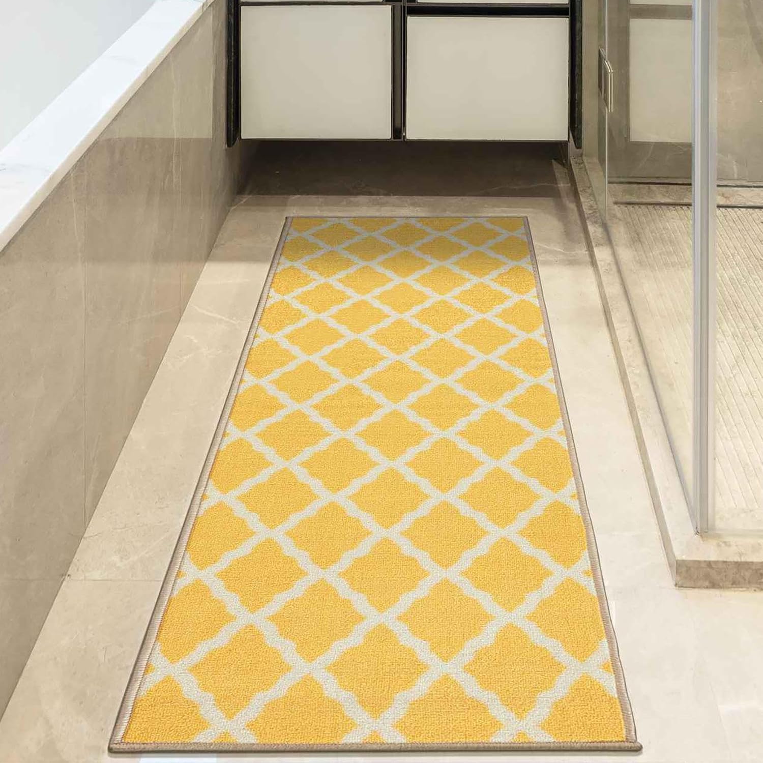 Ottomanson Glamour Collection – Tapete largo con diseño de enrejado marroquí y respaldo de caucho antideslizante para interiores, color amarillo,