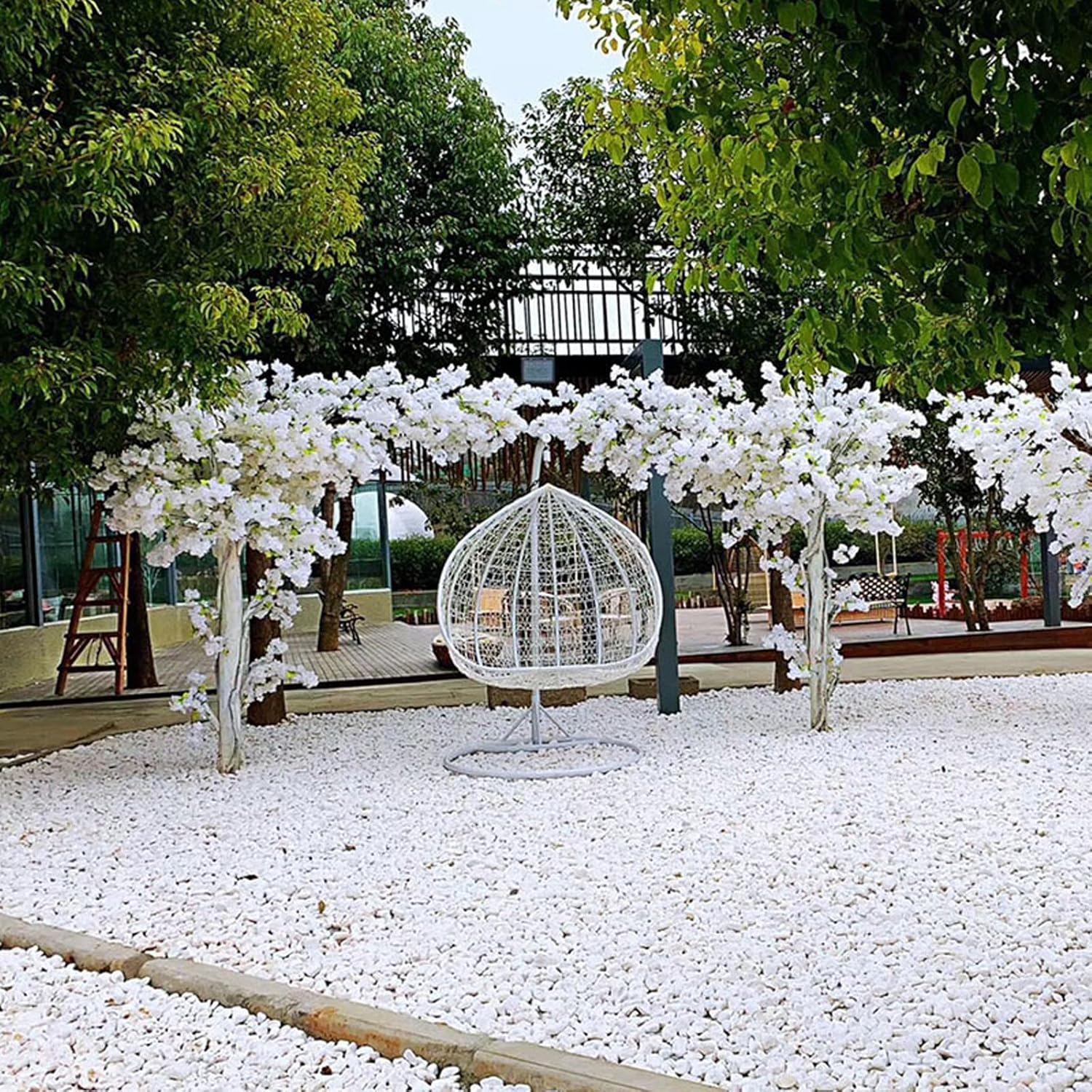 Árbol de cerezo artificial  Impresionantes flores blancas de Sakura  Decoración de hotel para interiores y exteriores  4.9 ft de altura por 4.9 ft