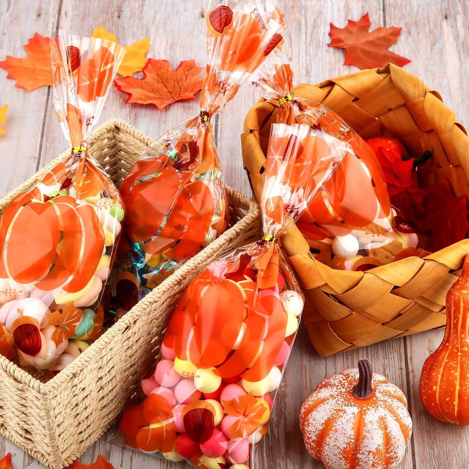 100 bolsas de celofán de otoño con temática de otoño, hojas de arce, calabaza, bolsas de dulces, bolsas de golosinas de Acción de Gracias con 100