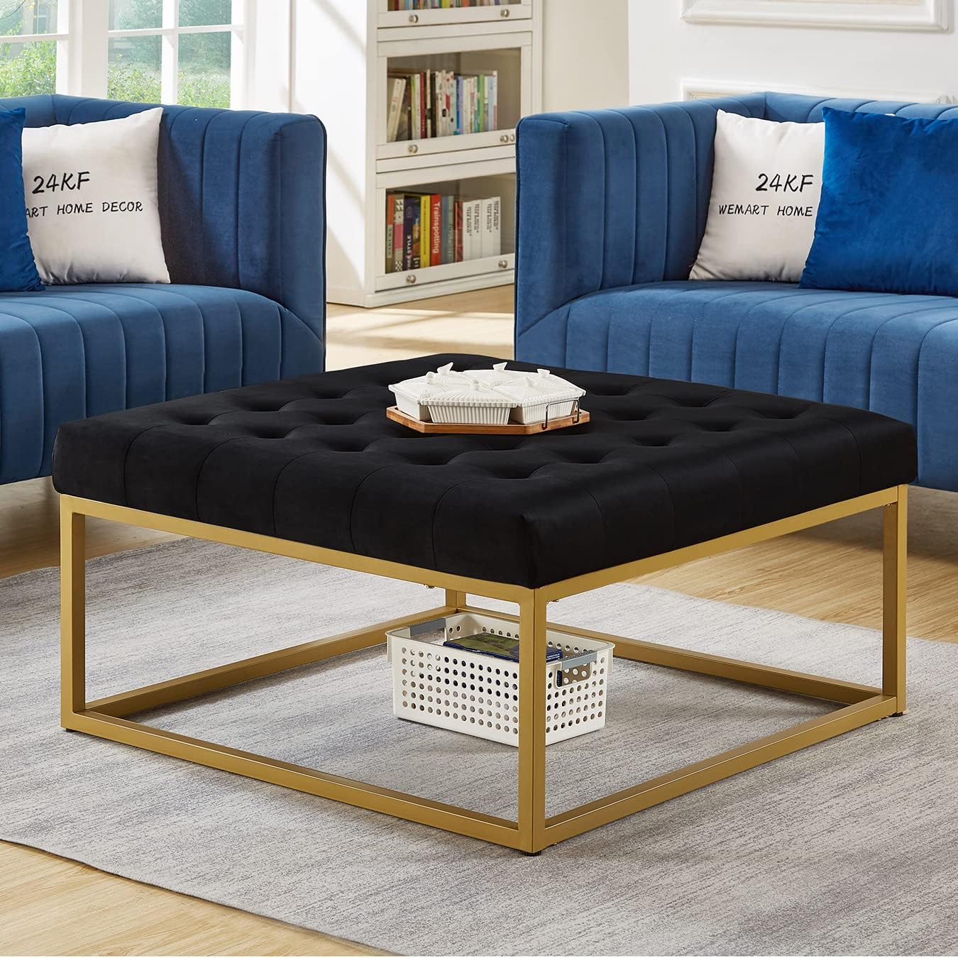 24KF – Mesa de café cuadrada, grande y copetuda estilo Edad Media asiento otomano tapizado en terciopelo, acolchado y con base de metal dorado,