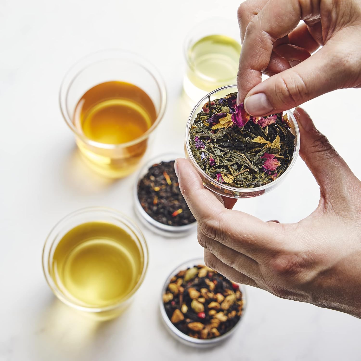 Palais des Thés – Té negro orgánico de desintoxicación india para digestión con cúrcuma, albahaca sagrada y limón – Lata de regalo de metal de hoja