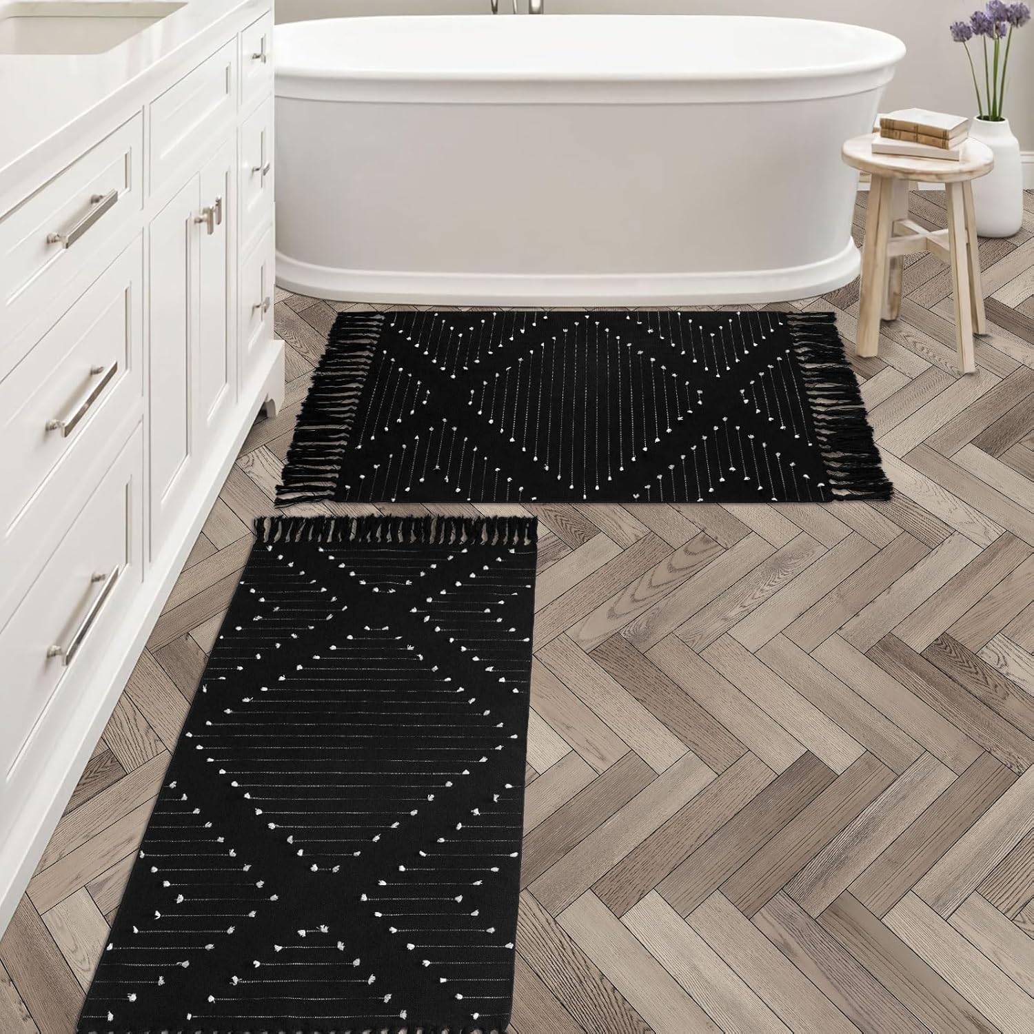 MitoVilla Juego de 2 alfombras de baño bohemias negras de 2 x 3 pies + 2 x 4.3 pies, alfombra de pasillo pequeña con borla para cocina, tejido de