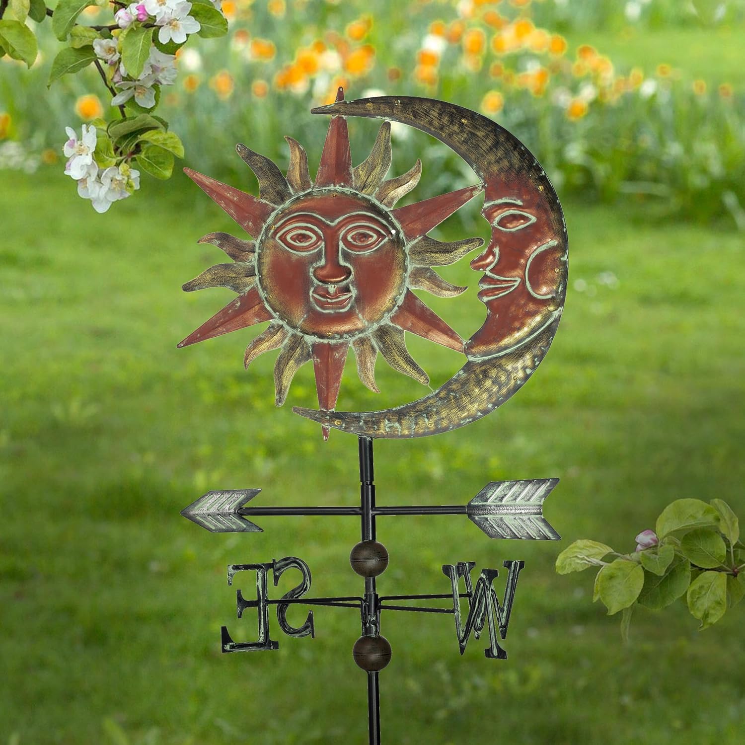 TERESA’S COLLECTIONS Luces solares de 39.9 pulgadas con cara de sol y luna para exteriores, estaca decorativa de metal, decoración de jardín para