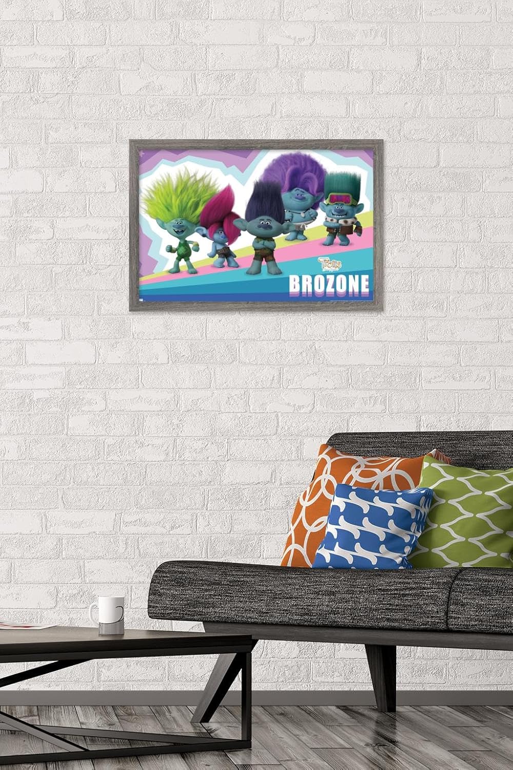 Trends International Trolls Band Together – Póster de pared de brozone, 14.72 x 22.37 pulgadas, versión enmarcada de madera de granero