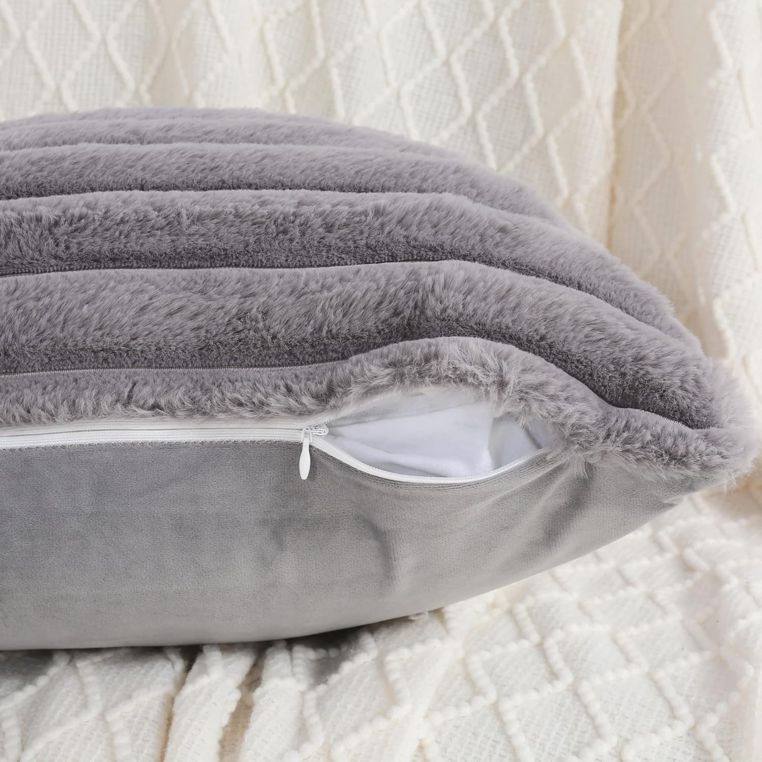 Juego de 2 fundas de almohada decorativas con rayas de color gris, 24 x 24 pulgadas, cuadradas y primaverales, piel sintética de conejo suave y