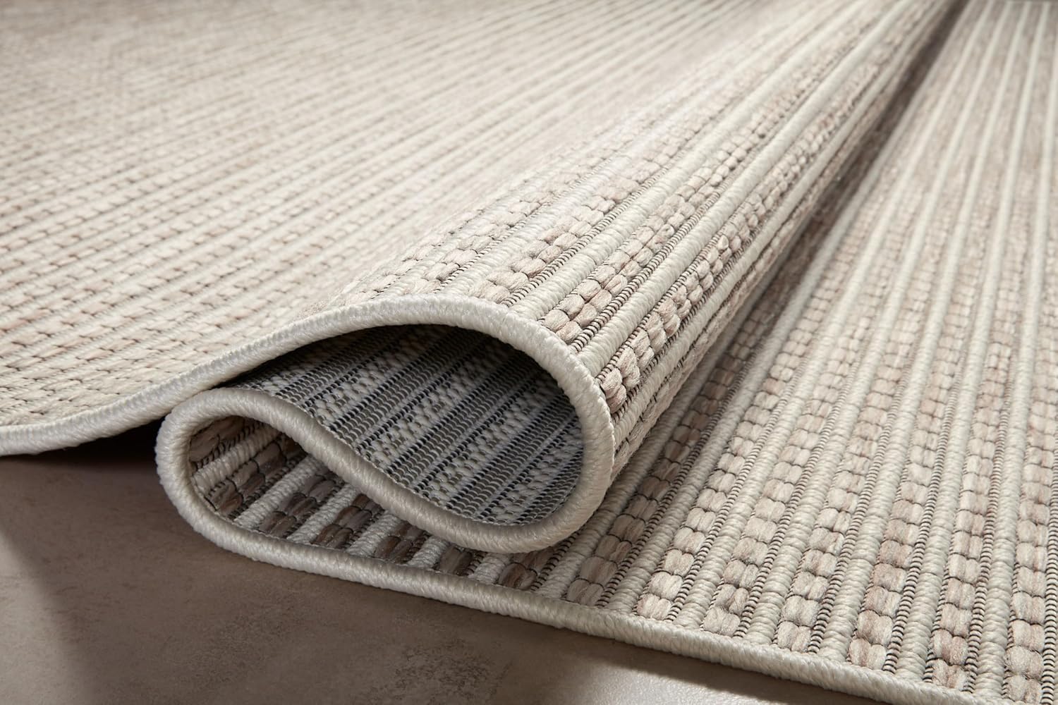 Loloi Amber Lewis x Loloi Malibu Collection MAB-04 – Alfombra de área para interior y exterior, color beigepaloma, 5′-1″ x 7′-7″, para interior y