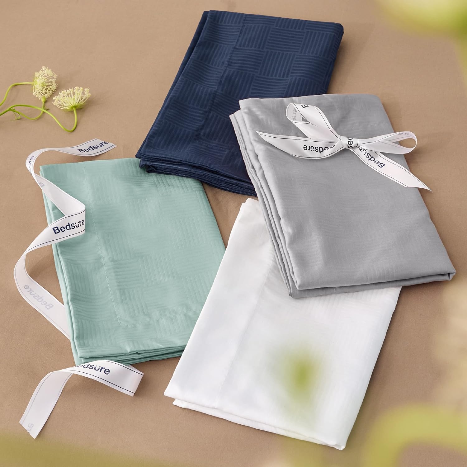Bedsure Juego de edredón verde salvia tamaño King, juego de edredón alternativo con patrón de cesta verde salvia, relleno de edredón con costuras en