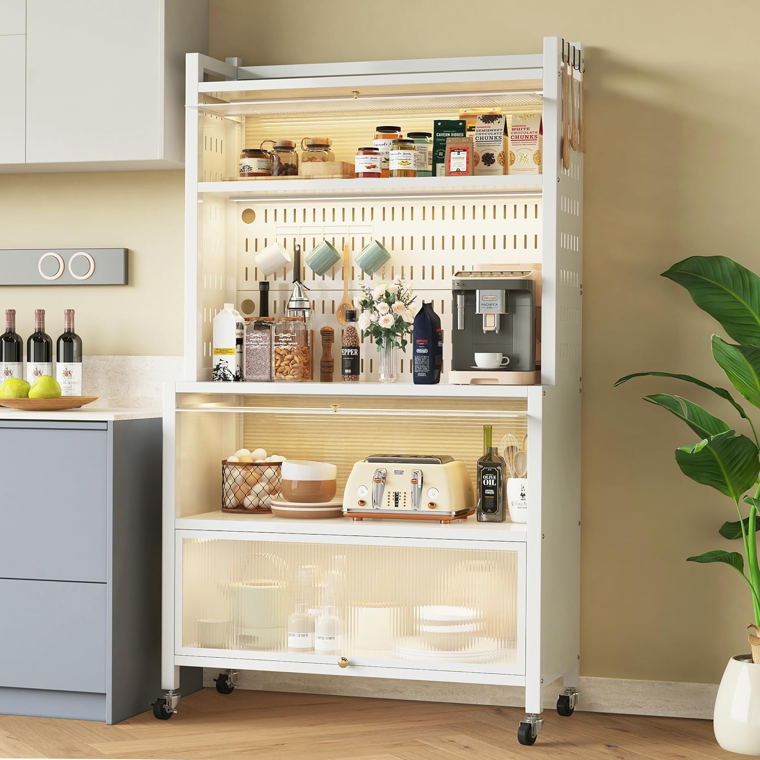 COVAODQ Estante de cocina para panadería con armario de puerta abatible, soporte de microondas de 5 niveles con accesorios de tablero de clavijas