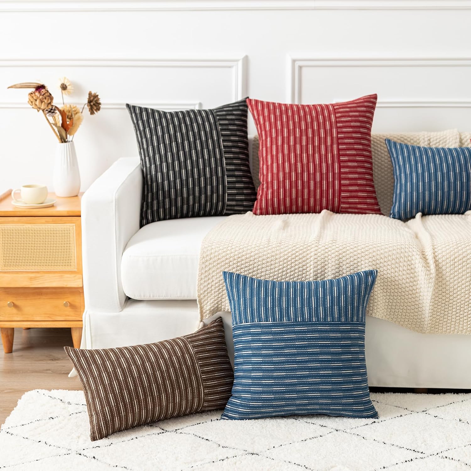 Kevin Textile – Juego de 2 fundas de almohada decorativas de lino a rayas de color azul marino y beige, 24 x 24 pulgadas, para sofá o dormitorio