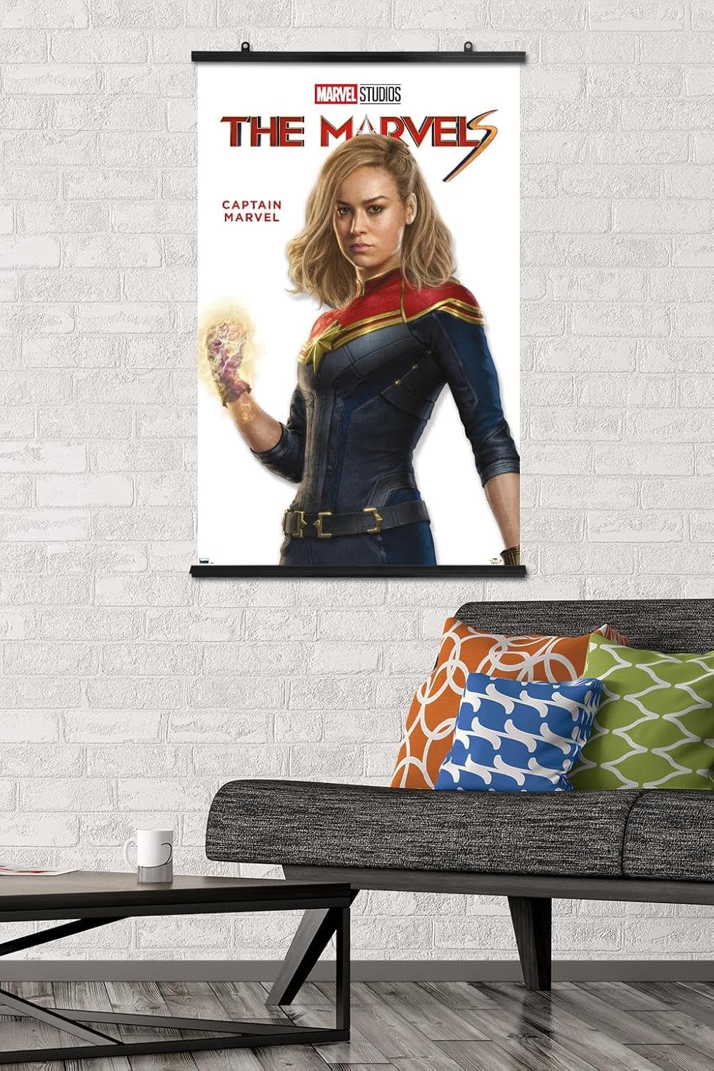 Trends International Marvel The Marvels – Póster de pared de la serie Capitán Marvel Feature Series, 22.37 x 34.00 pulgadas, paquete de póster y