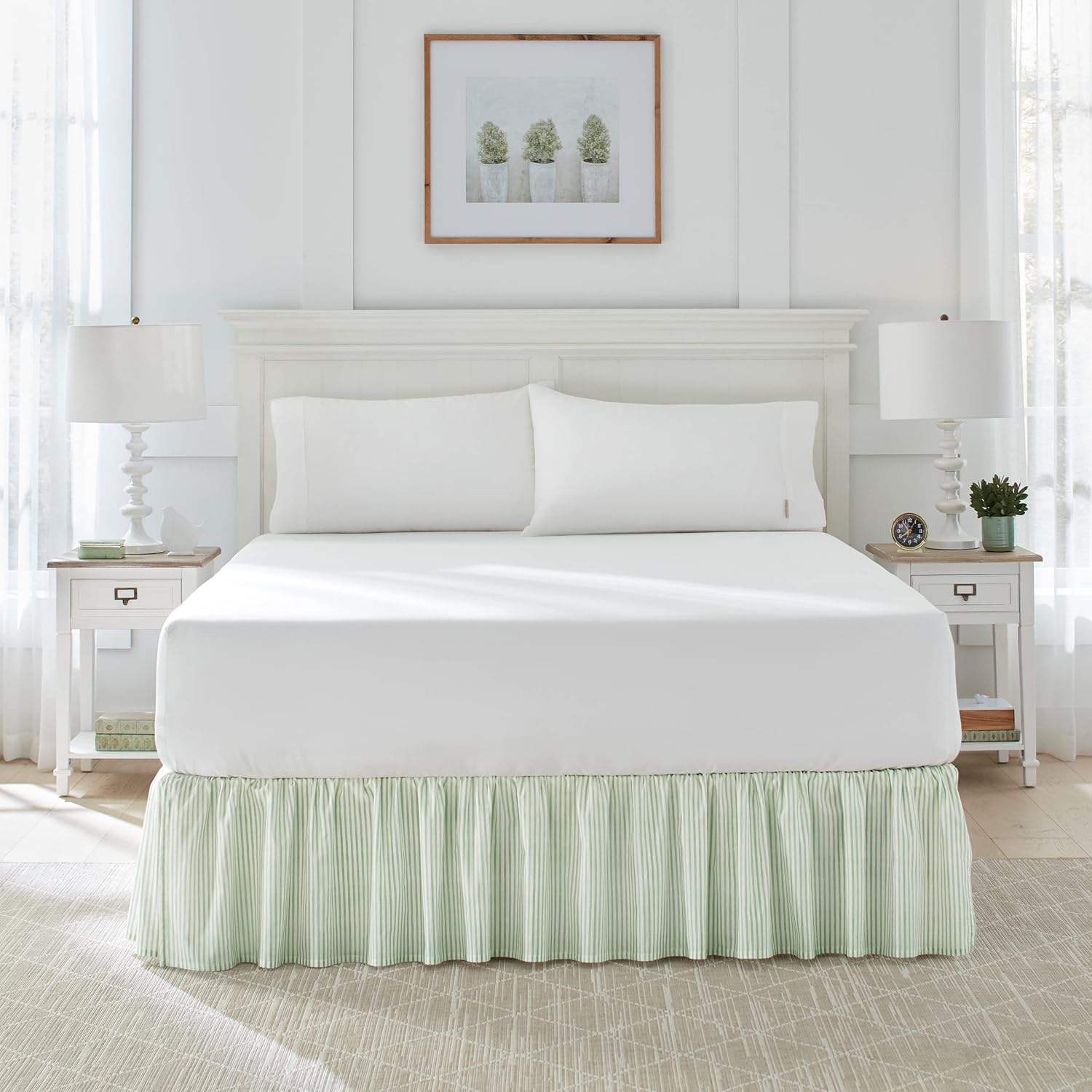 Laura Ashley Inicio – Falda de cama de algodón con volantes, estilo ligero y clásico (rayas verdes, Queen)