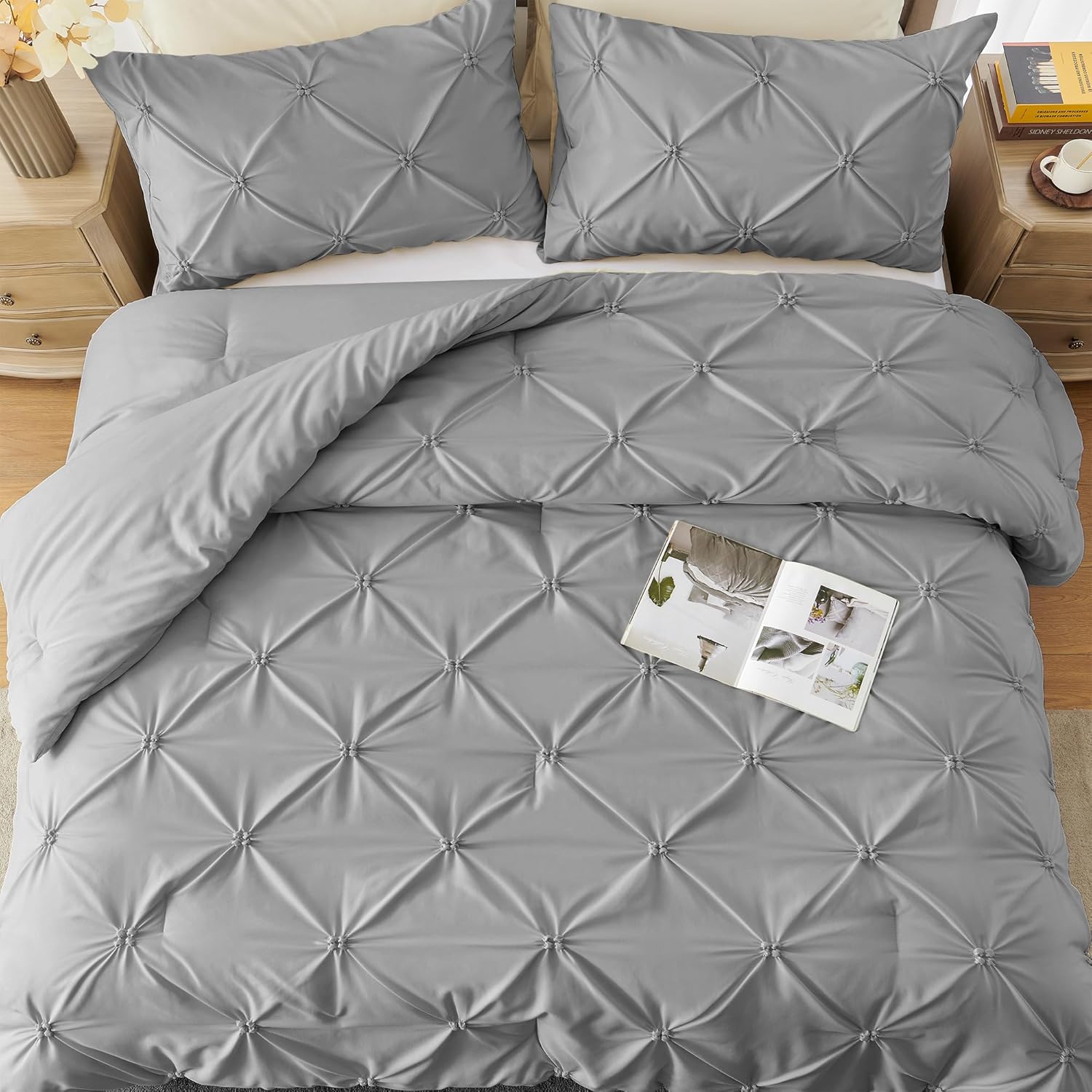 UNIKOME Juego de edredón tamaño King, color gris, juego de edredón de 3 piezas suave y esponjoso de lujo para todas las estaciones, juego de cama