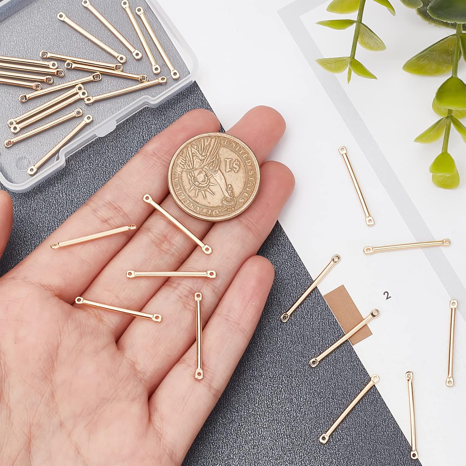 Beebeecraft 30 conectores de eslabones de barra chapados en oro de 18 quilates, conectores de tira de 2 agujeros, dijes colgantes de 0.984in x