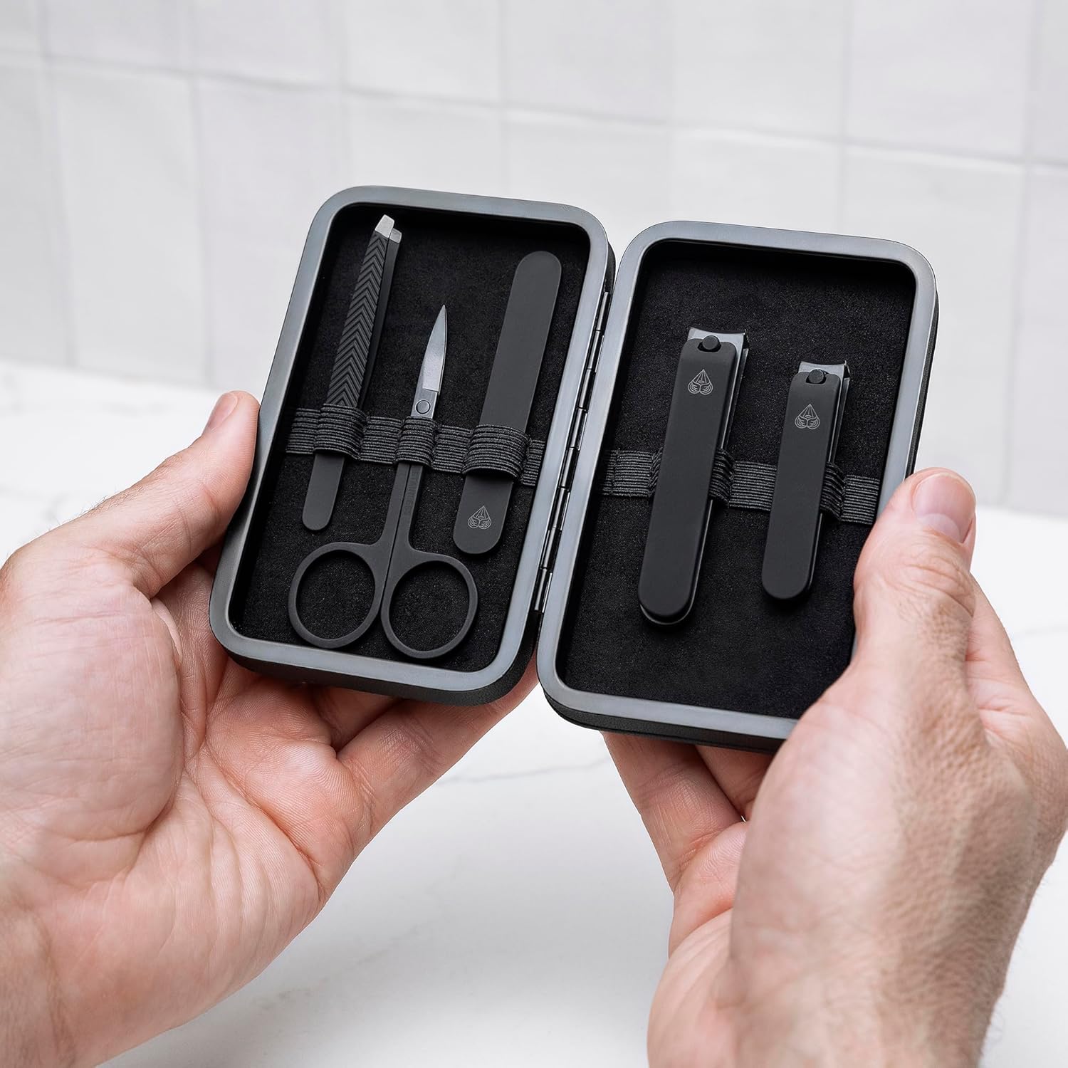 MANSCAPED Shears 3.0, kit de viaje de precisión de 5 piezas para hombre, juego de manicura de acero inoxidable con cortaúñas y uñas de los pies,