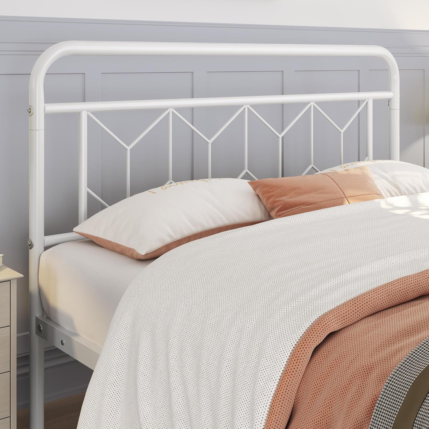 Topeakmart Base de cama Queen con base de cama de metal con cabecera de estilo vintage, base de colchón, no necesita somier, almacenamiento debajo