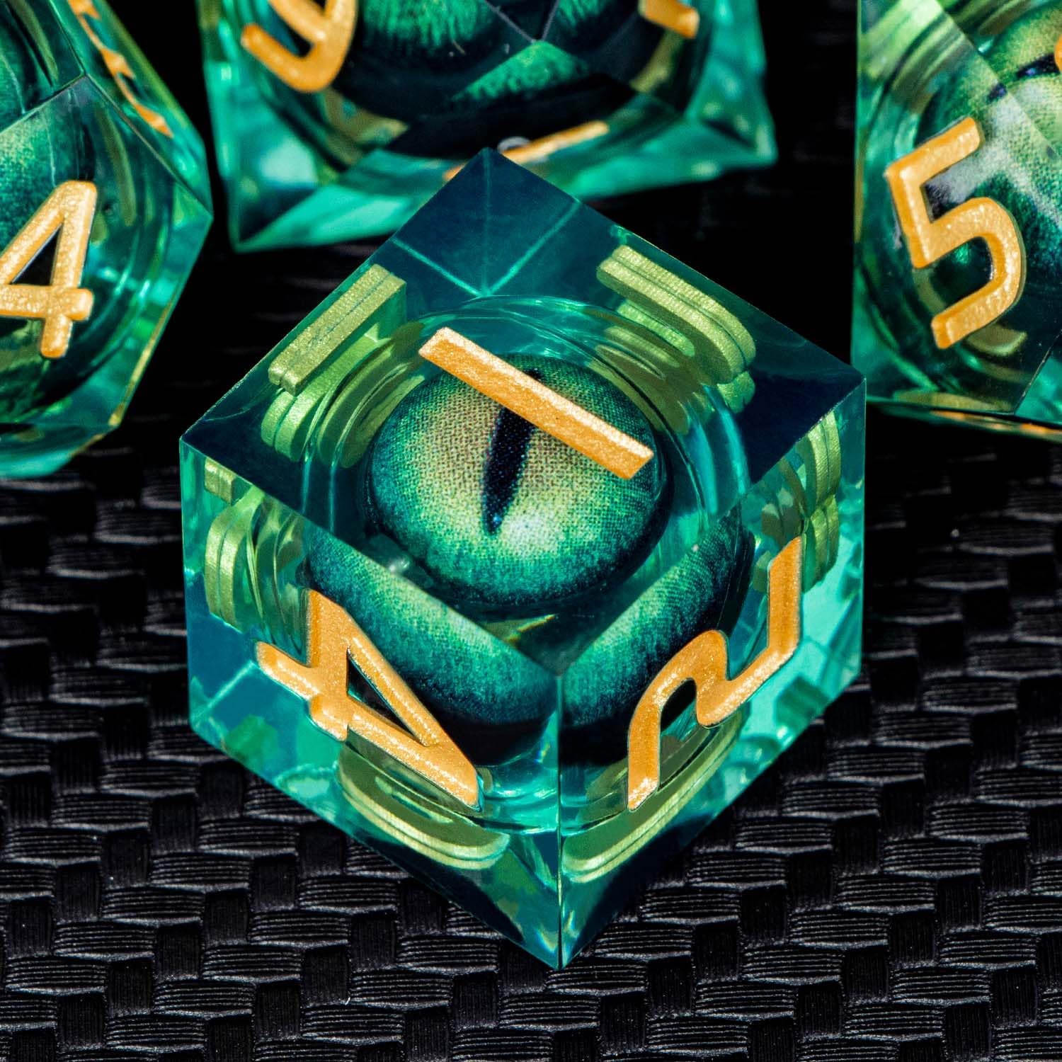 ARUOHHA DND – Juego de dados de resina con núcleo líquido D y D de ojo de dragón con caja de regalo, dados de bordes afilados verdes, mazmorras y