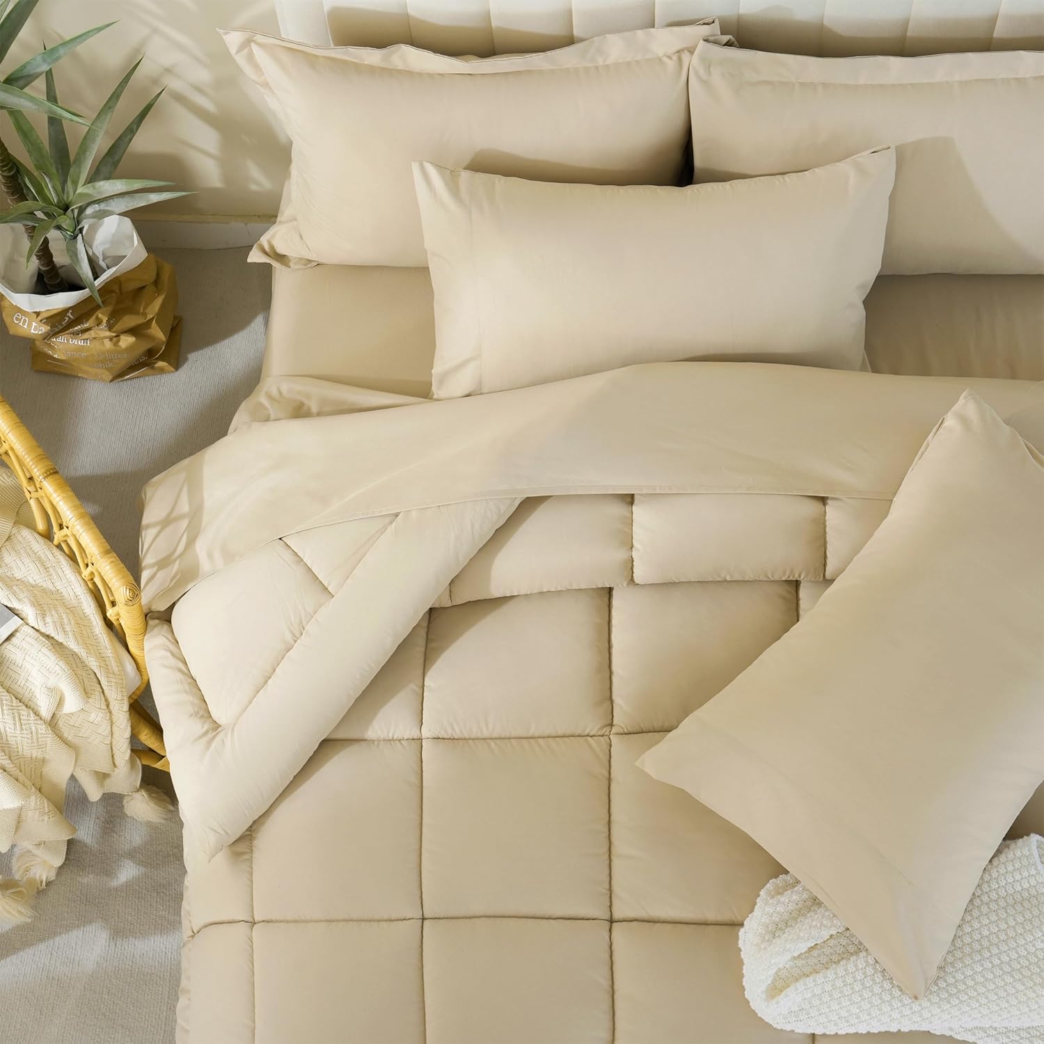 DOWNCOOL Juego de edredón tamaño Queen, 7 piezas de ropa de cama Queen beige, cama alternativa para todas las estaciones, cama en una bolsa, tamaño