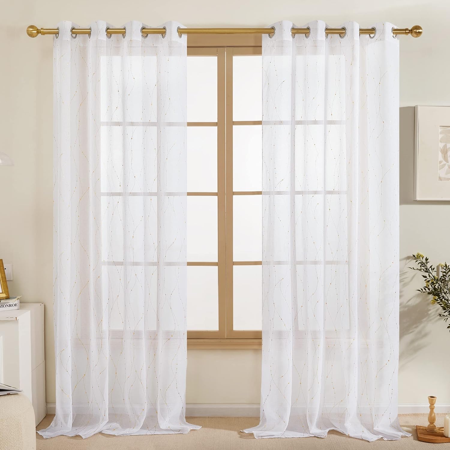Cortinas Deconovo finas con vuelo y diseño de estampado de líneas onduladas y motas plateadas, con aspecto a lino, con ojales en la parte de arriba,