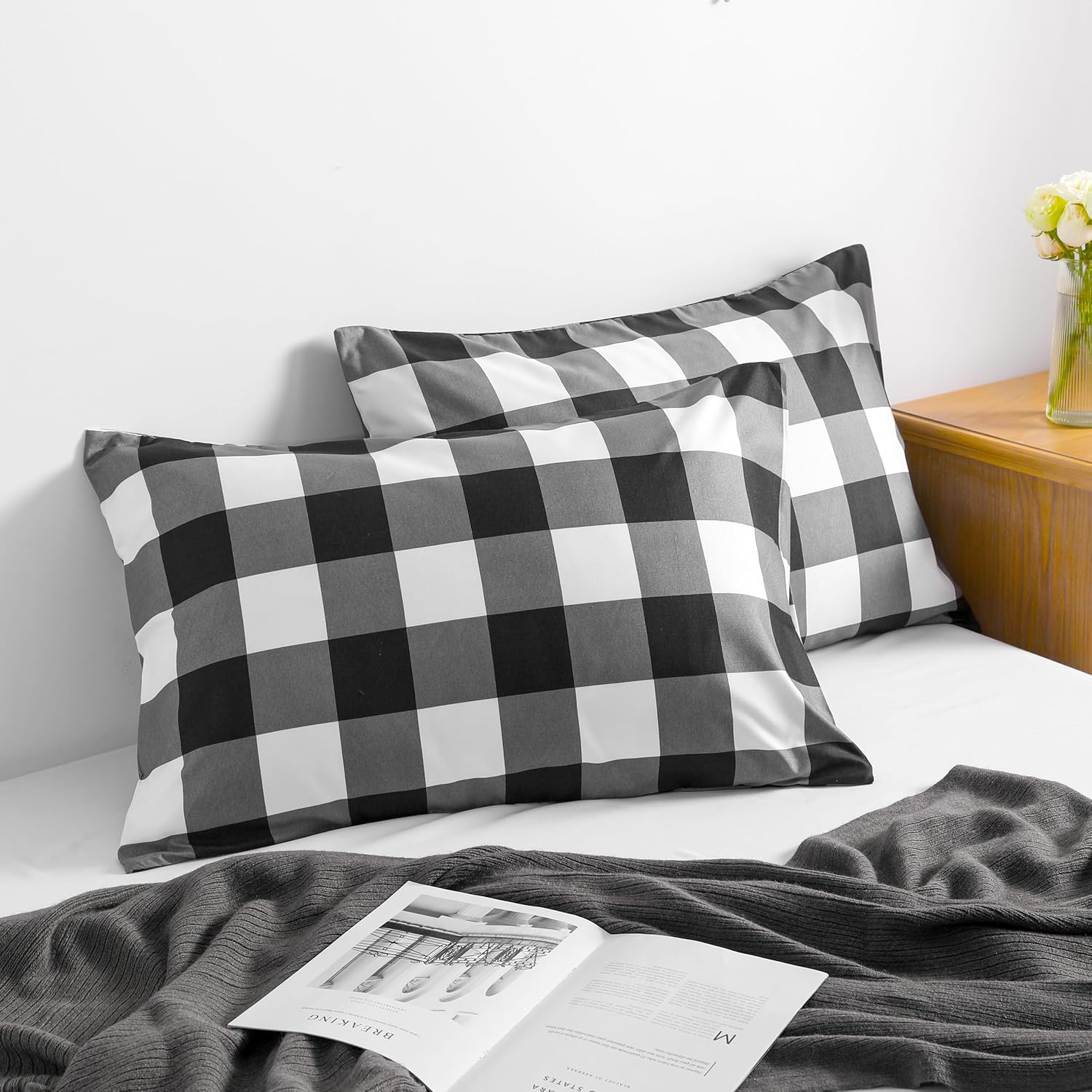 NTBAY Queen Buffalo – Juego de 4 fundas de almohada de microfibra cepillada de 1800 hilos, color blanco y negro, súper suaves y acogedoras con