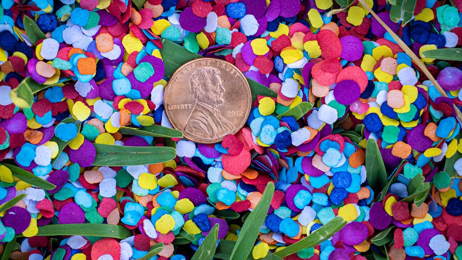 Fiesta Confetti.Value Confeti de papel colorido mexicano. Bolsa mediana .44lb200gr.
