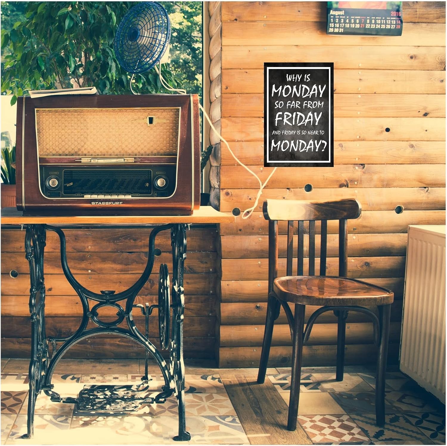 Cartel de metal retro divertido para oficina, póster de metal vintage para decoración de pared, con texto en inglés “Monday so far from Friday”,