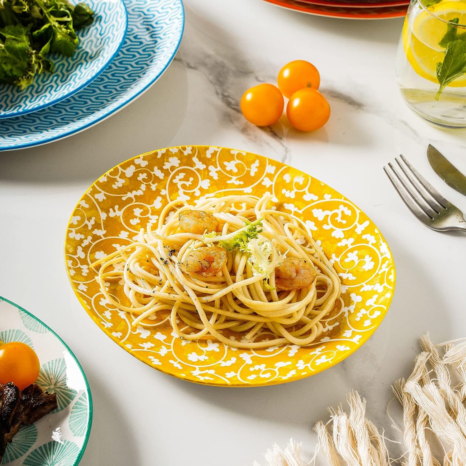 Selamica Platos de cena ovalados poco profundos de porcelana, platos curvados de ensalada de postre de 8 pulgadas, aptos para microondas,