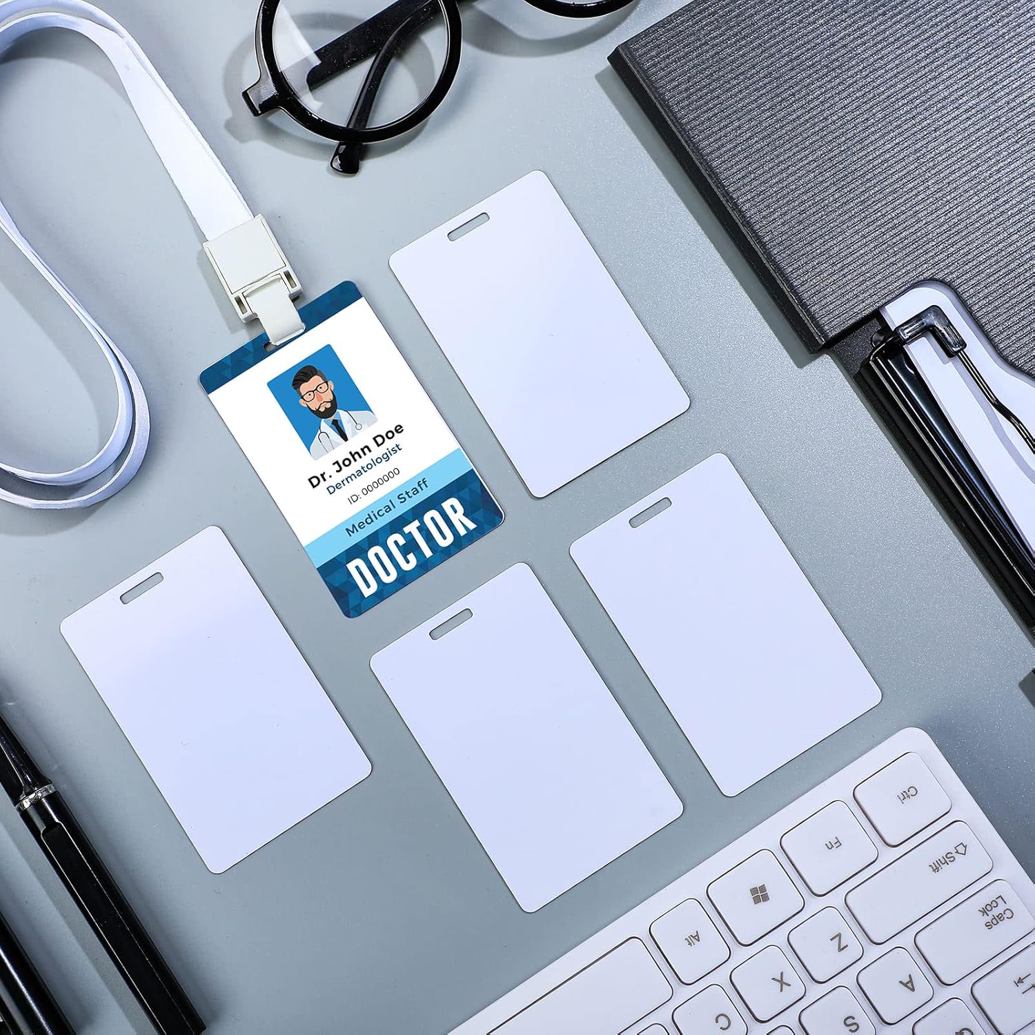 100 tarjetas blancas de PVC con ranura perforadora en ranura vertical lateral corta, tarjetas de crédito en blanco, tarjeta de identificación con
