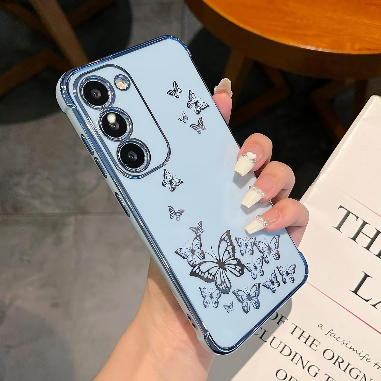 ZTOFERA Funda de teléfono para Samsung Galaxy S23 5G, elegante mariposa, para niñas y mujeres encantadoras, chapado suave, cubierta protectora todo