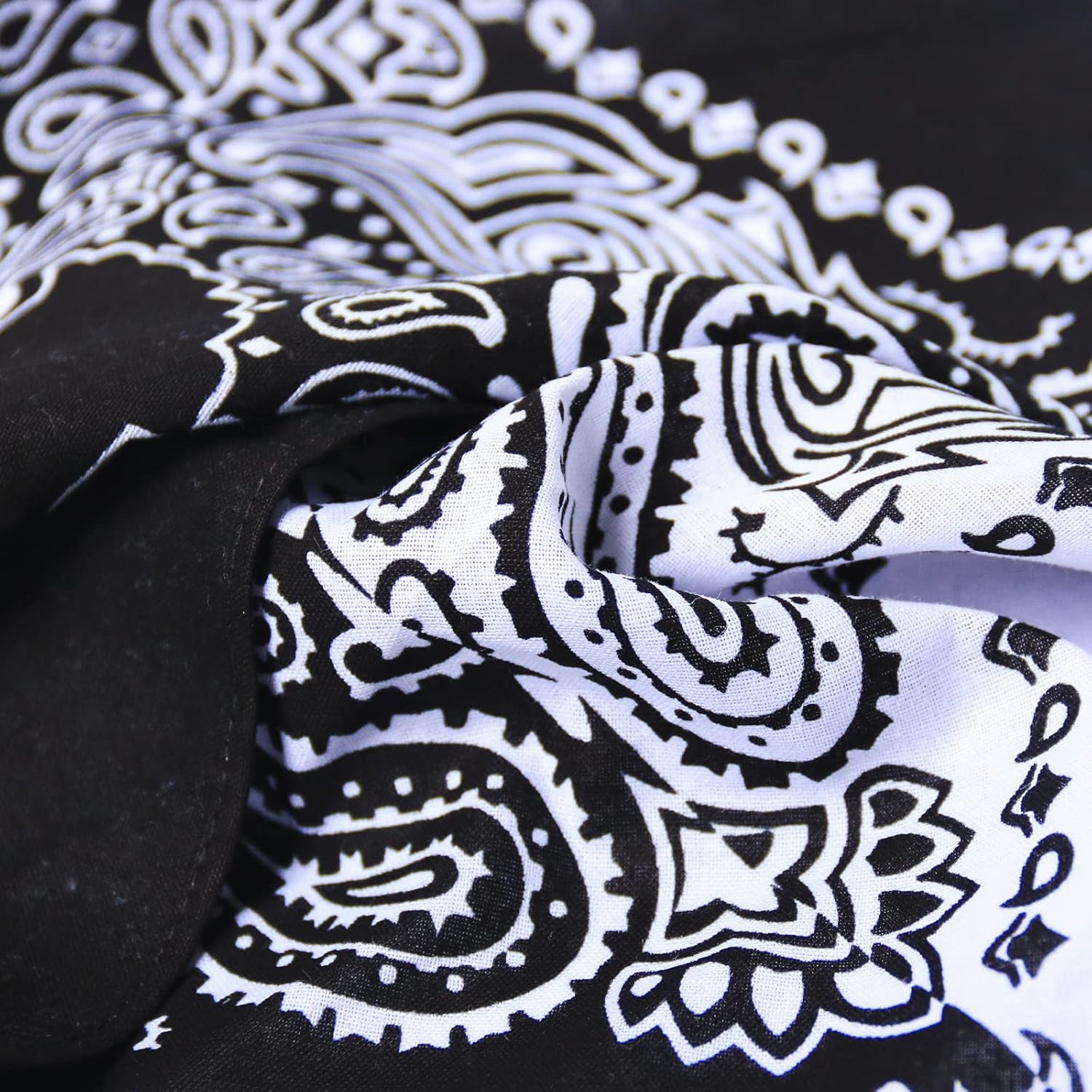 Funda para manillar de motocicleta, diseño de flores de anacardo con flecos, compatible con barra de motocicleta de 22 a 0.984 in (negro y blanco)