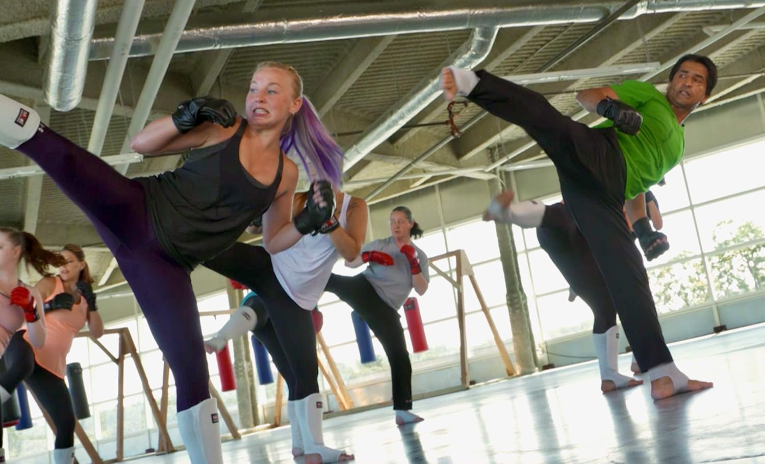 MAE – Juego de DVD del programa de entrenamiento en casa de alta intensidad, combina boxeo, kickboxing, agilidad, velocidad de perforación,
