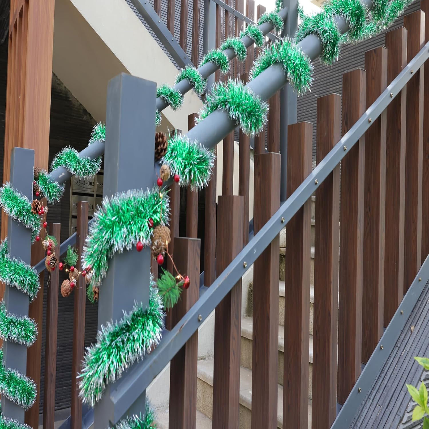 Guirnalda de Navidad de oropel verde nevado de 50 pies, guirnalda de papel de aluminio metálico, decoración de punta de escarcha verde brillante,
