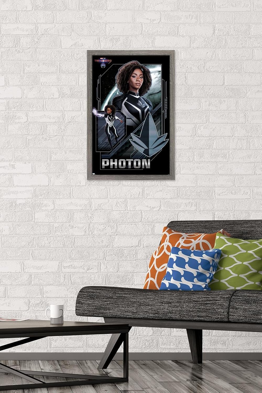 Trends International Marvel The Marvels – Póster de pared con fotón, 14.72 x 22.37 pulgadas, versión enmarcada de madera de granero