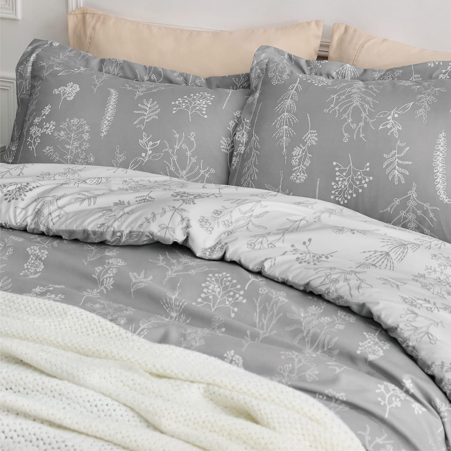Bedsure Juego de edredón California King, edredón gris, juego de cama tamaño California King, bonito juego de ropa de cama floral Cali King, 3